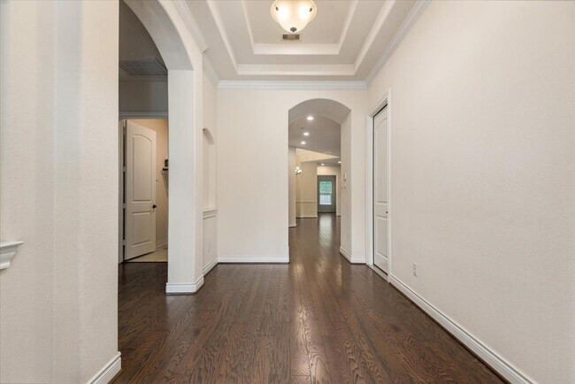 Building Photo - 23034 Creek Park Dr