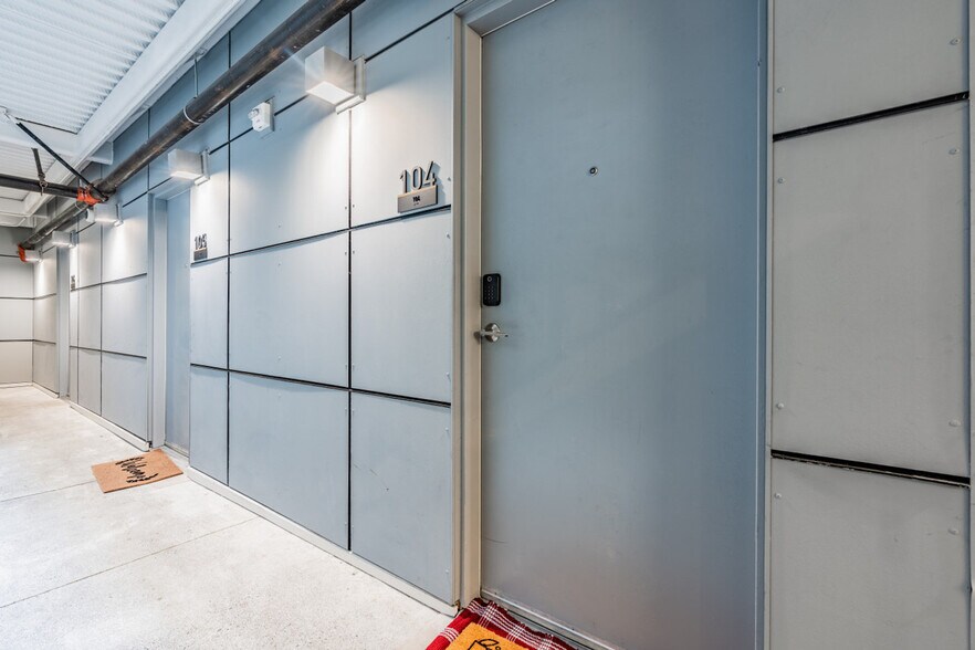 Building Photo - 320 Queen Anne Ave N