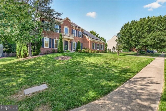 Building Photo - 6430 Bellevue Pl