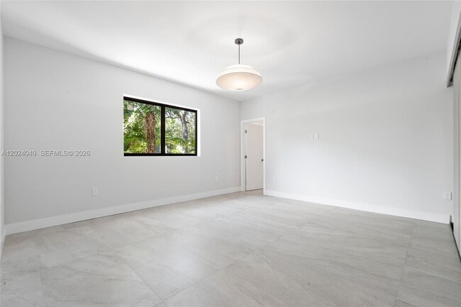 Building Photo - 550 S Shore Dr