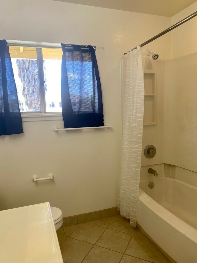 Building Photo - Available Now | 2 Bedroom, 1 Bathroom Apartment w/Scenic View from Enclosed Lanai | Kualana Knoll...