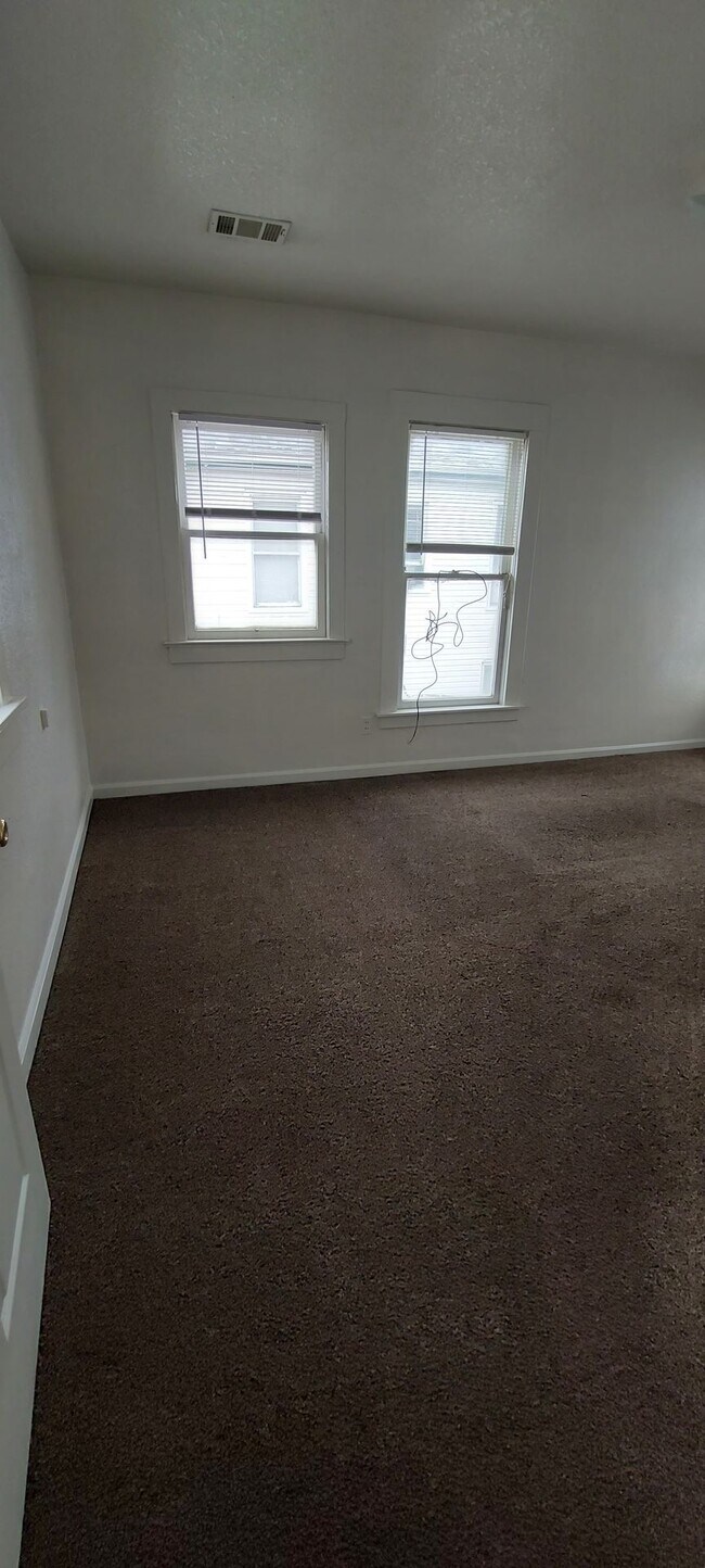 Building Photo - (1614 8th Ave)