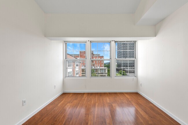 Building Photo - 196 Crown St