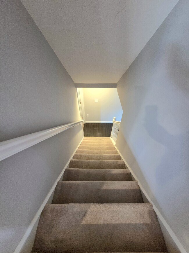 Building Photo - 108 N Gladden St