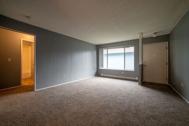 Building Photo - 15631 NE Glisan St