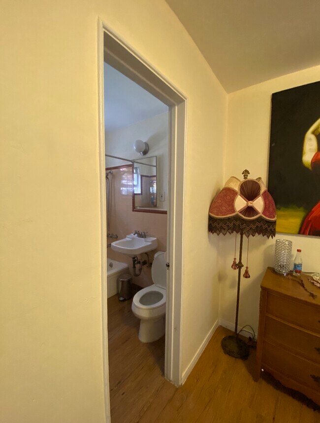 Building Photo - 1860 Diamond St