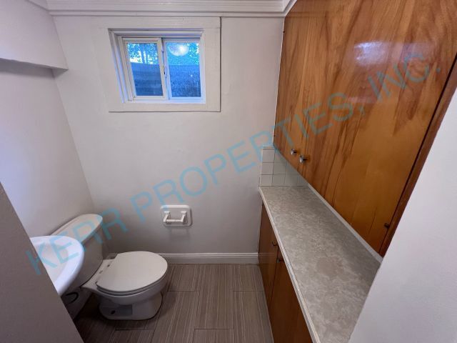 Building Photo - Charming Portland Retreat: 3-Bed, 2-Bath Home with Hardwood Floors & Cozy Fireplace!
