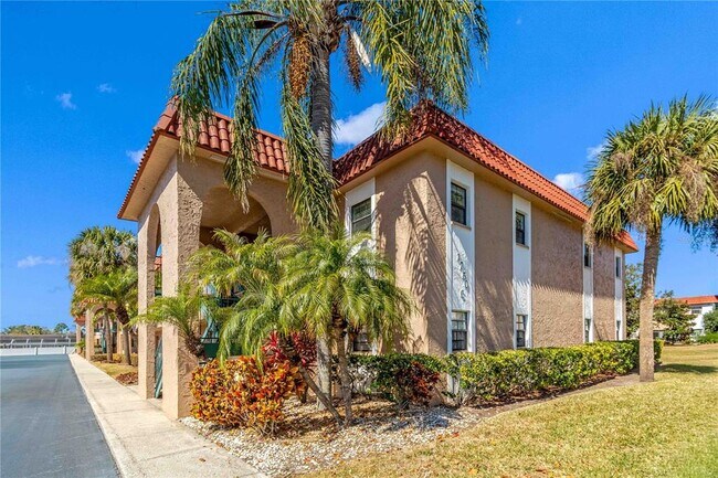 Building Photo - 1750 Belleair Forest Dr