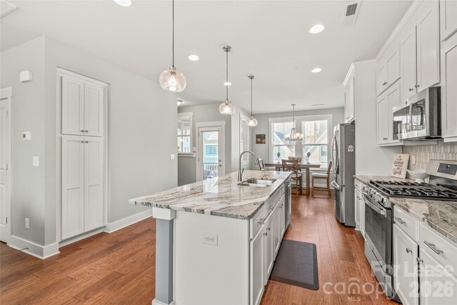 Building Photo - 554 Amalfi Dr