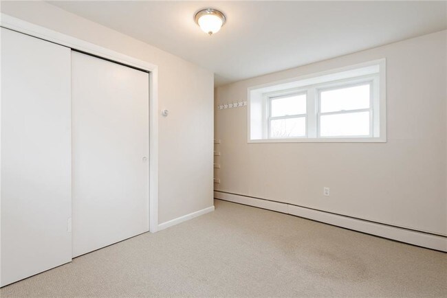 Building Photo - 7 Cowsill Ln