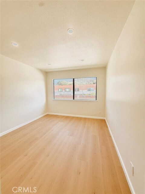 Building Photo - 27939 Ridgebrook Ct