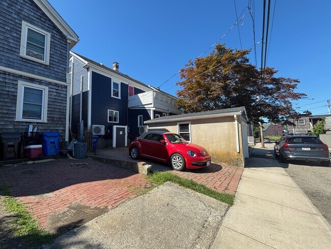 Building Photo - 14 Dixon St