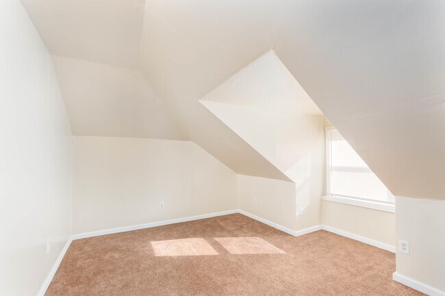 Building Photo - 121 7th Ave