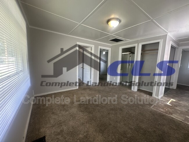 Building Photo - 916 Kussner St
