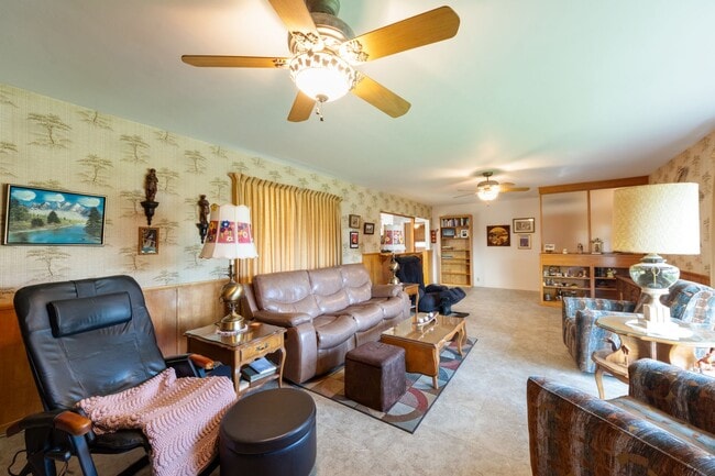 Building Photo - Lovely 3 bedroom Home!