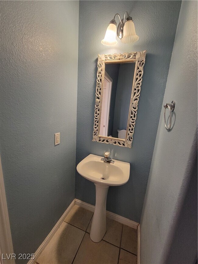 Building Photo - 8765 Villa Alex Ave