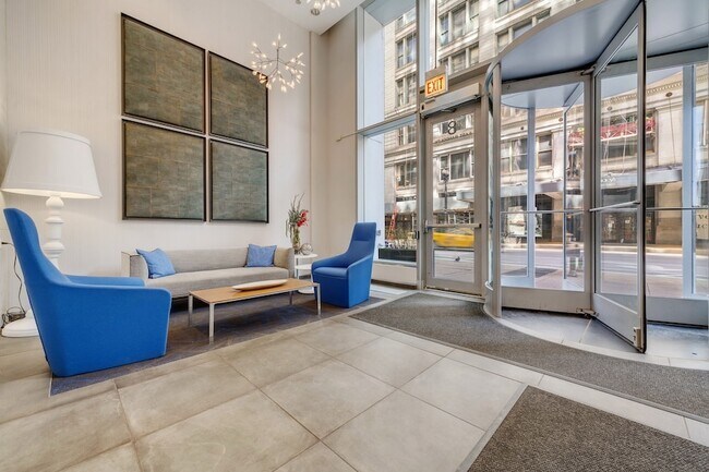 Building Photo - 8 E Randolph St