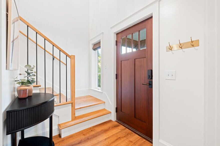 Building Photo - 463 Clareon Dr