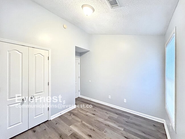 Building Photo - 8638 Thomas Ln