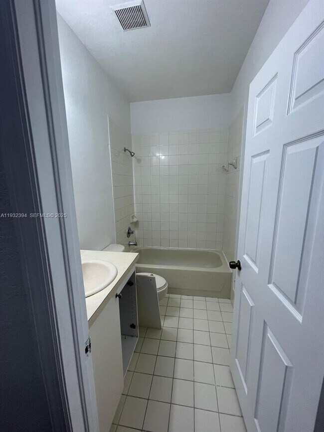 Building Photo - 12437 SW 125th Terrace