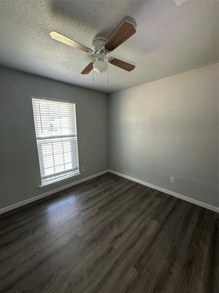 Building Photo - 6524 Blue Grass Dr