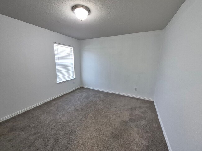 Building Photo - 2102 Gabby Cole Ln
