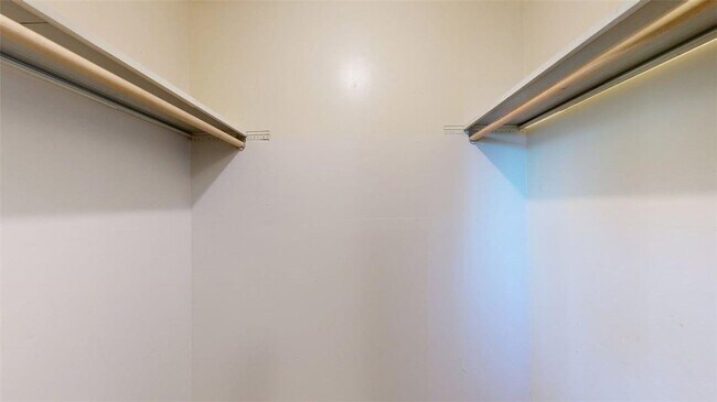 Building Photo - 1002 Verde Dr