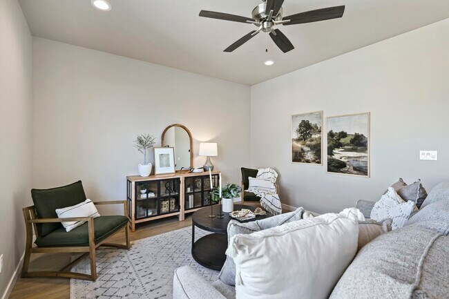 Building Photo - 16542 Red Oak Dr