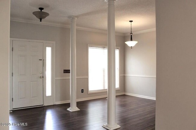 Building Photo - 929 Cardinal Pl