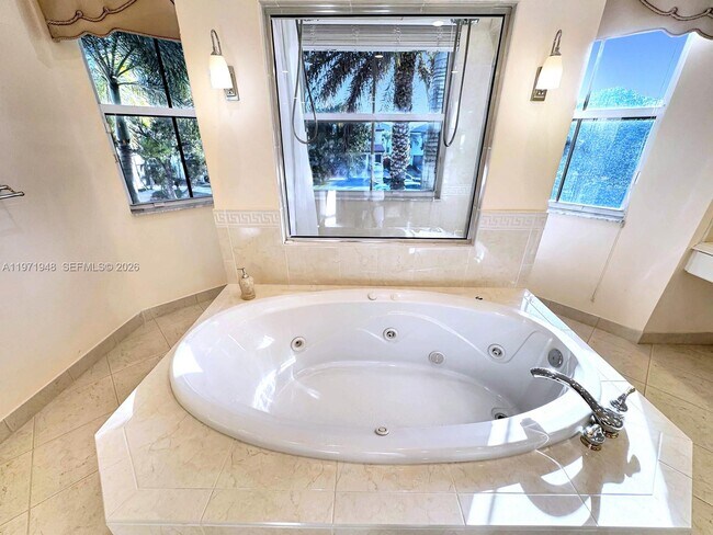 Building Photo - 5028 SW 170th Ave