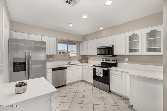 Building Photo - 10216 N 110th Ave