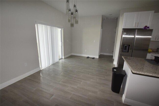 Building Photo - 642 Desmoines Ct