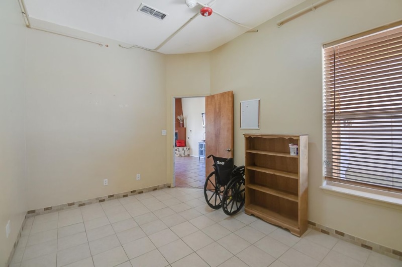 Building Photo - 832 Monterrey Rd NE