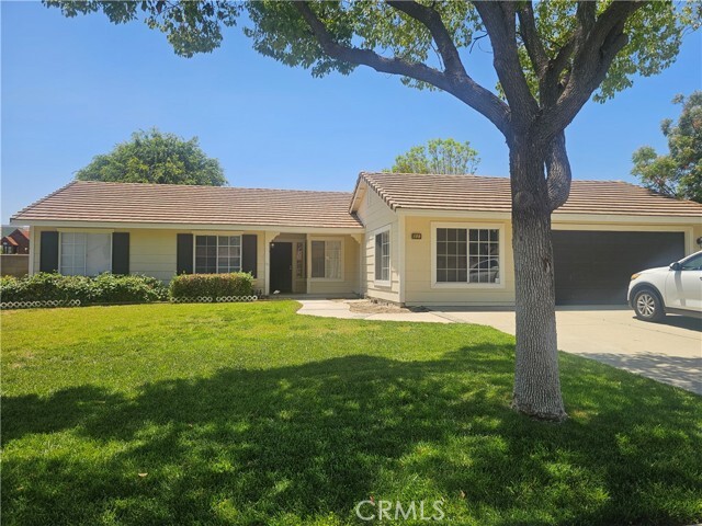 Building Photo - 890 N Driftwood Ave