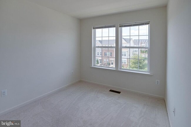 Building Photo - 25636 Pleasant Valley Rd