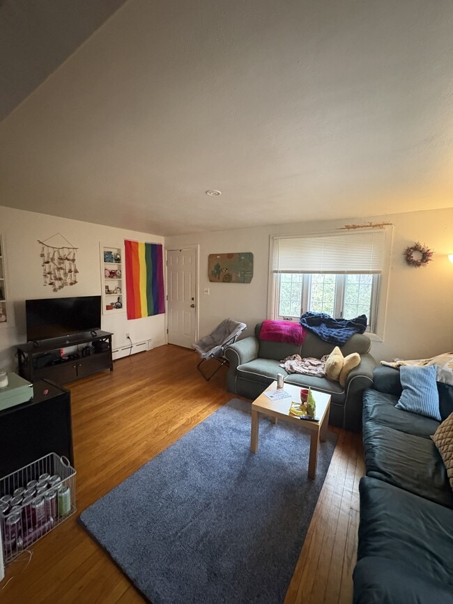 Building Photo - 525 E Pleasant St