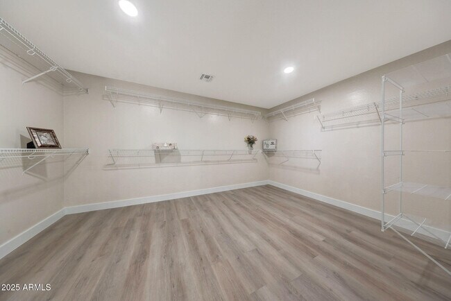 Building Photo - 9423 W Monte Vista Rd