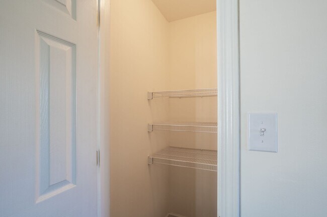 Building Photo - 2500-2502 Northampton Dr.