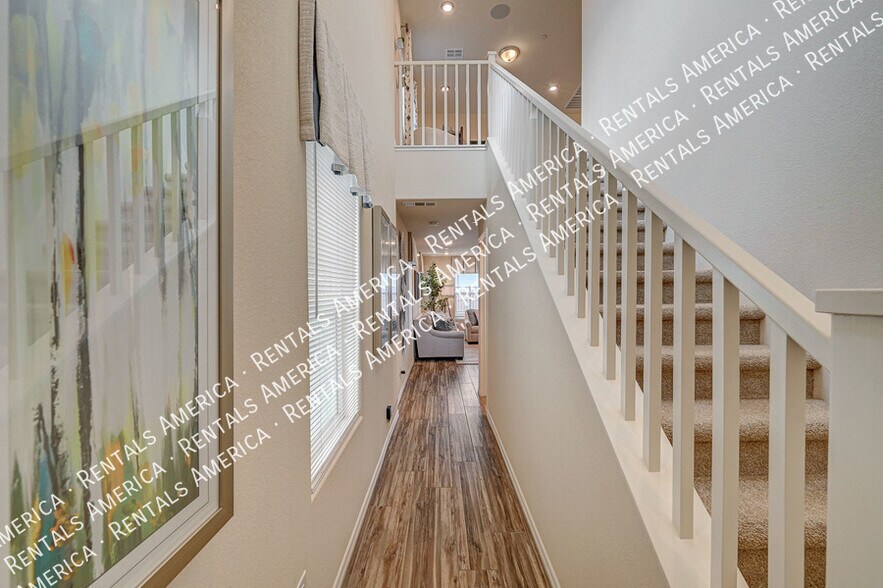 Building Photo - 310 Quail Finch Dr