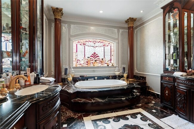 Building Photo - 5801 Pine Tree Dr