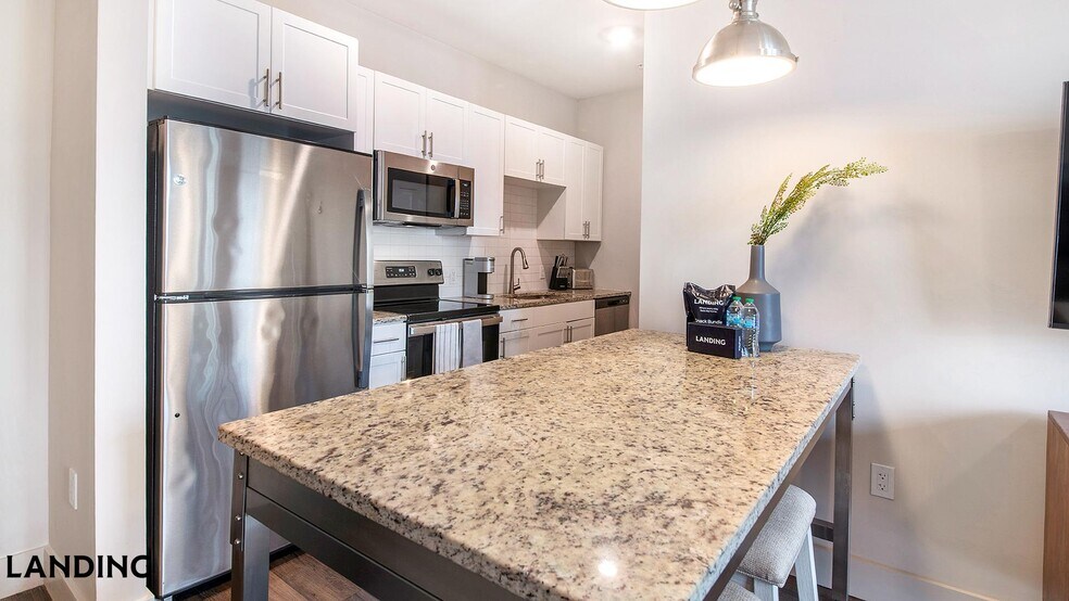 Building Photo - 5885 Lakehurst Dr