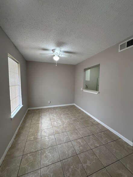 Dining-room - Gladefield Garden Apartments