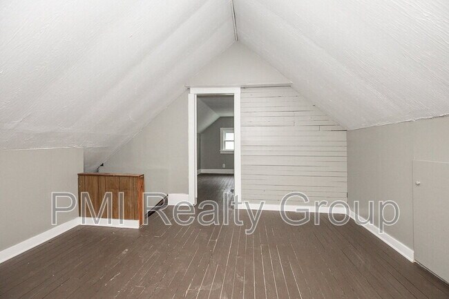 Building Photo - 888 Evangeline Rd