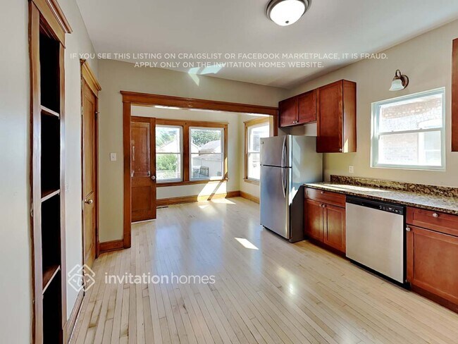 Building Photo - 2423 Wesley Ave