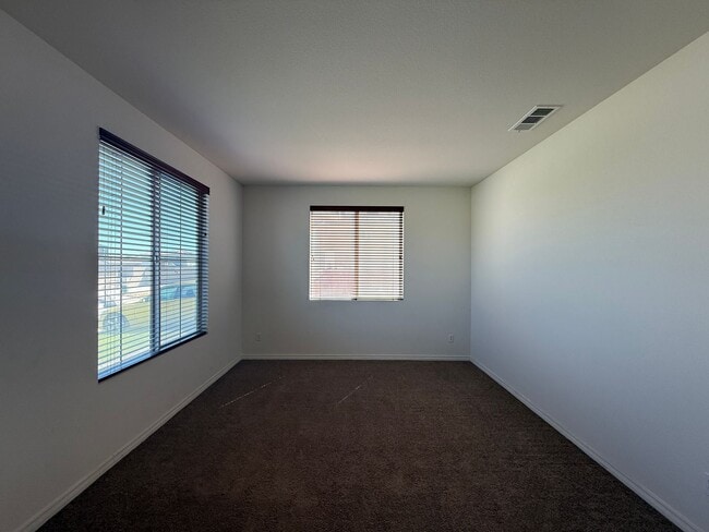 Building Photo - West Rosamond 5 bedroom