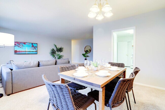 Building Photo - 2111 Richmond Hwy