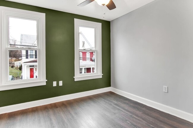 Building Photo - Coming Soon! Charming 3 Bedroom, 1.5 Bath ...