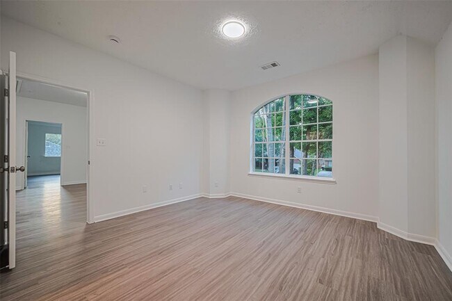 Building Photo - 2118 Westover Park Cir