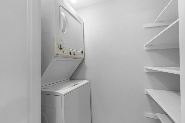 Building Photo - 2100 Wilcrest Dr