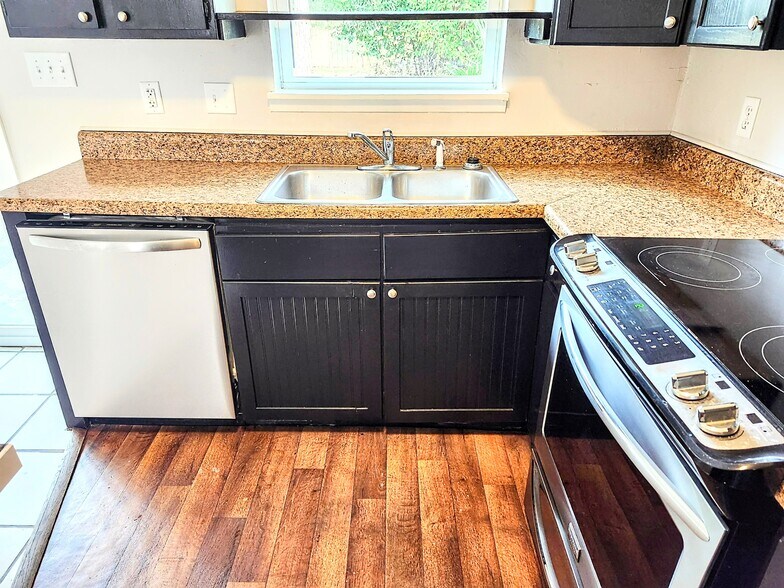 Stainless steel dishwasher - 2519 beech st